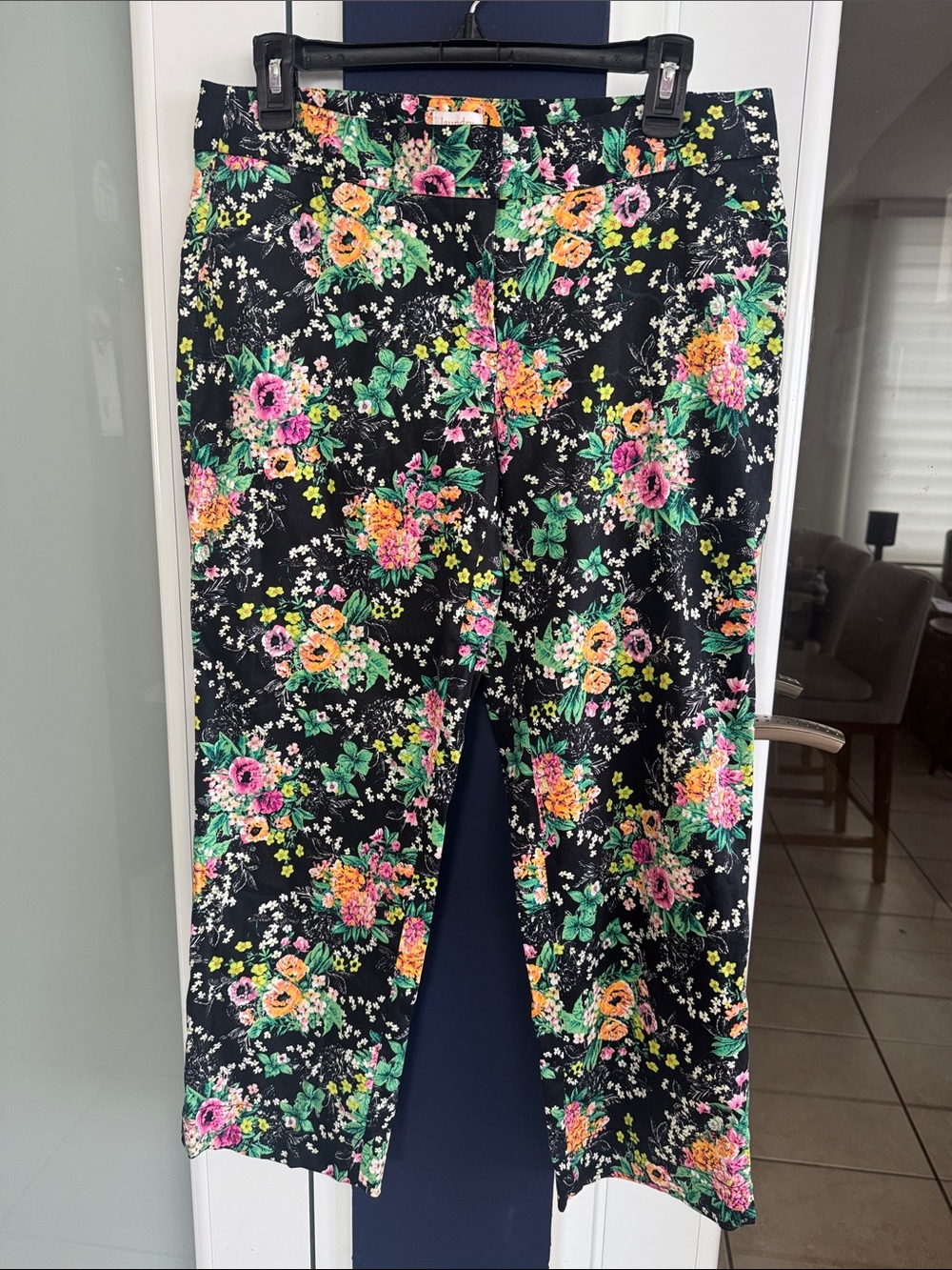 Laundry By Shelli Segal Black Floral Capris with Pink, Green & Yellow Flowers